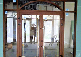 Изготовление и установка алюминиевых дверей в гостинице «Европа», г. Краснодар